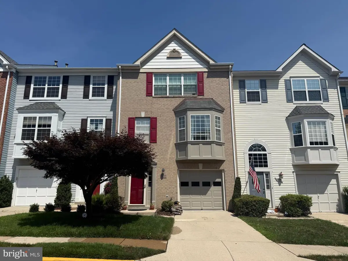 6014 Lands End Ln, Alexandria, VA 22315 - #1