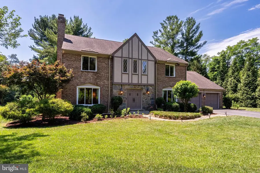 1077 Spring Hill Rd, McLean, VA 22102 - #2
