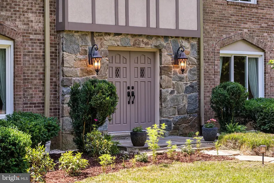 1077 Spring Hill Rd, McLean, VA 22102 - #3