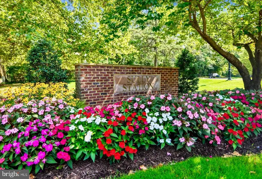 5250 Stoney Branch Ct, Centreville, VA 20120 - #2
