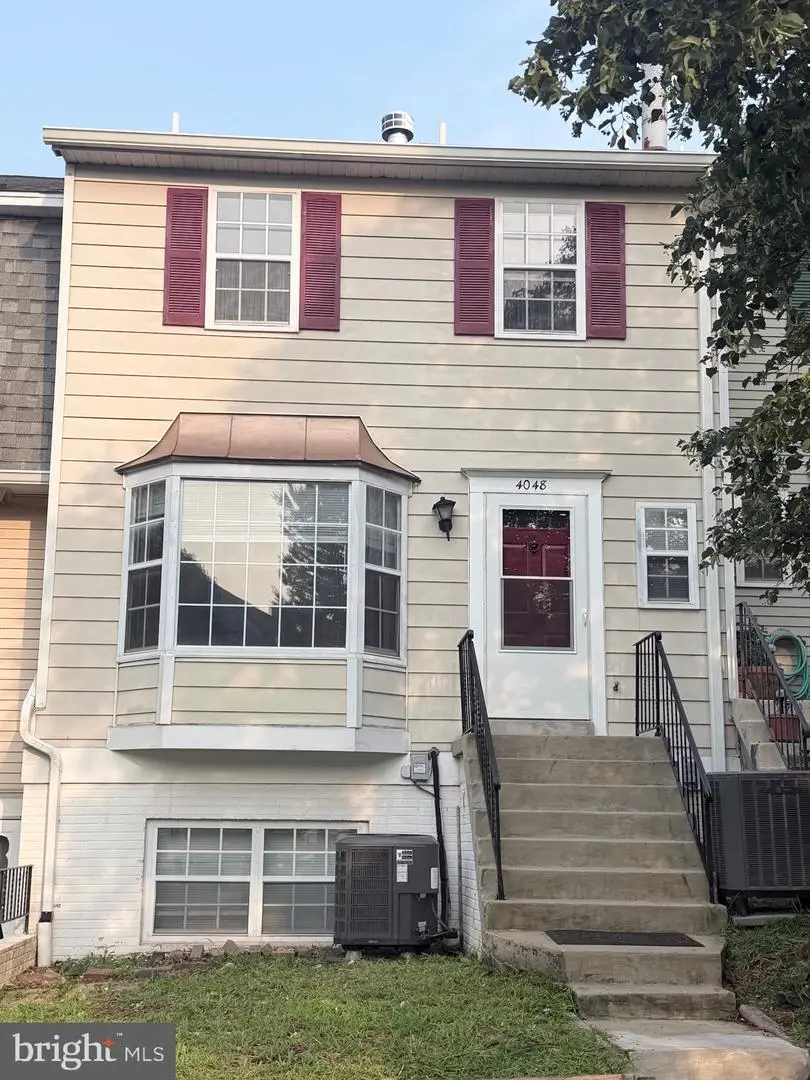 4048 Spring Run Ct, Chantilly, VA 20151 - #1