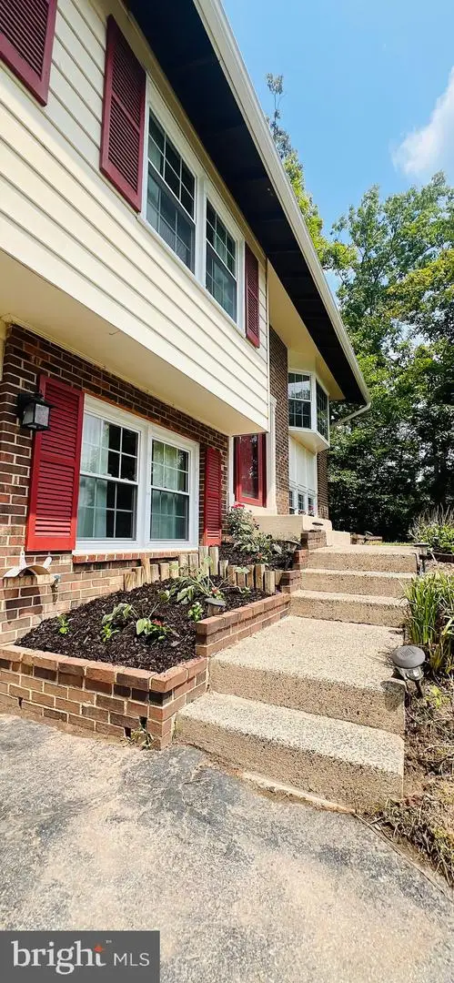 7208 Briarcliff Dr, Springfield, VA 22153 - #3