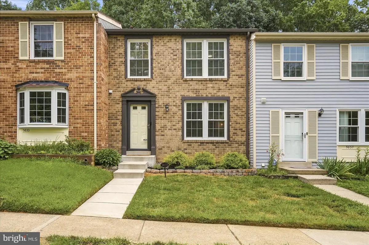 5835 Rock Forest Ct, Centreville, VA 20121 - #1