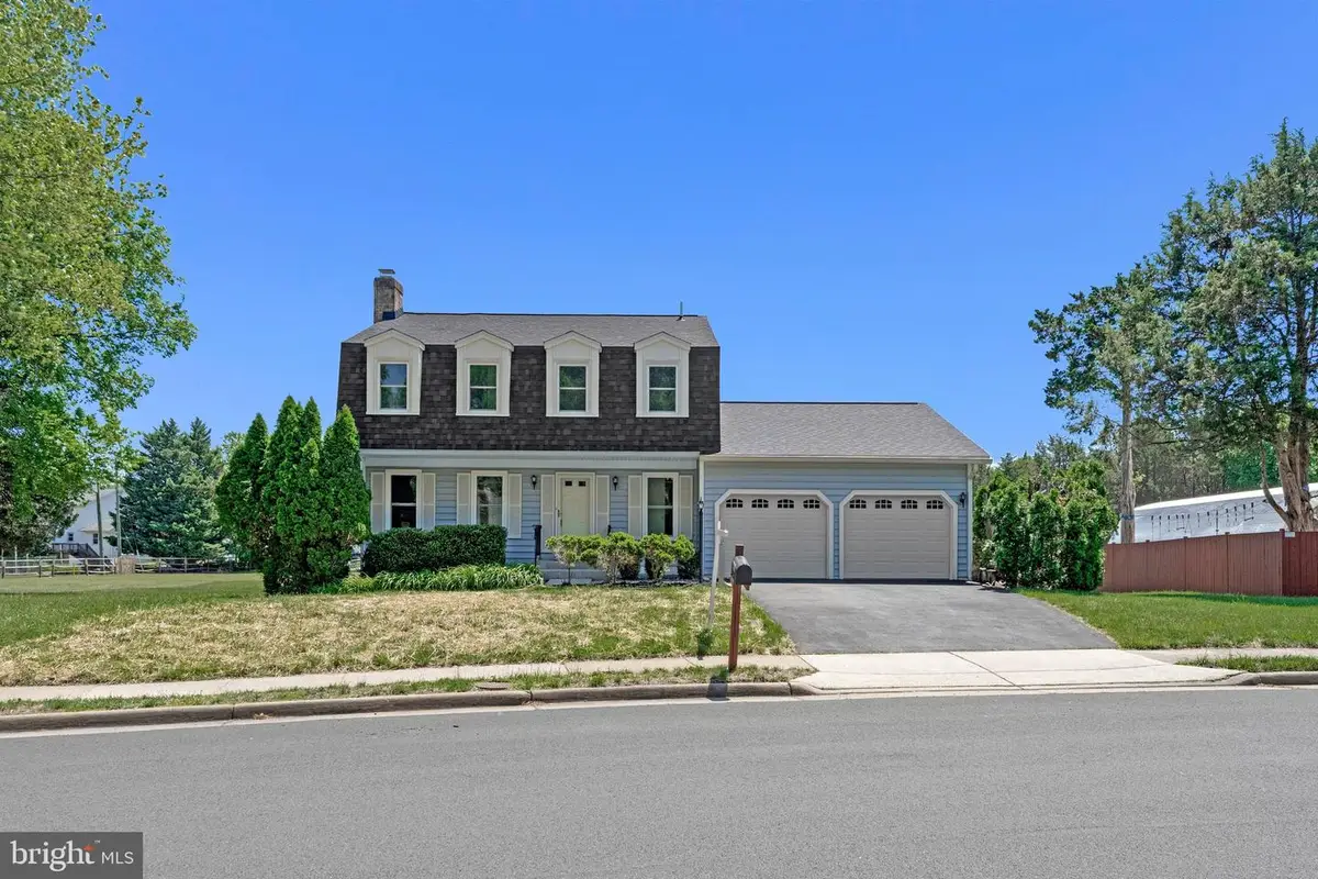 4613 Fillingame Dr, Chantilly, VA 20151 - #1