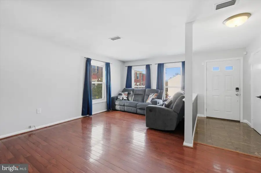 14187 Royal Oak Ln, Centreville, VA 20120 - #3
