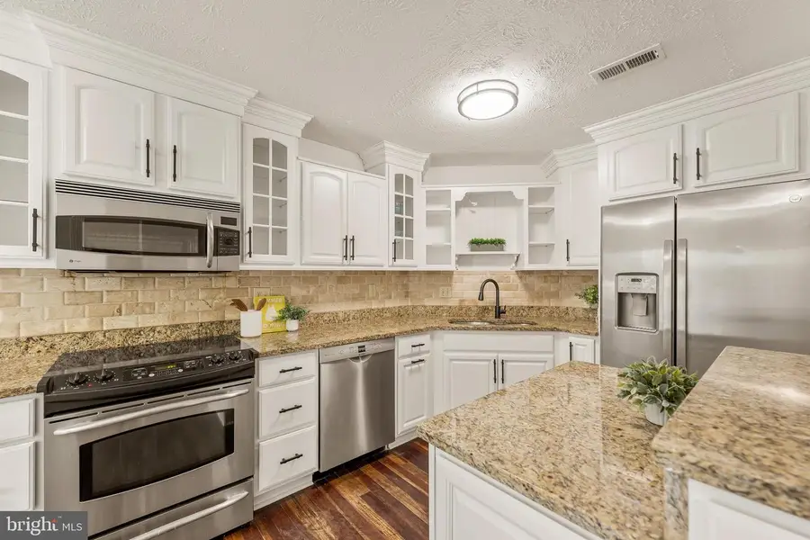 9125 Galbreth Ct, Springfield, VA 22153 - #2