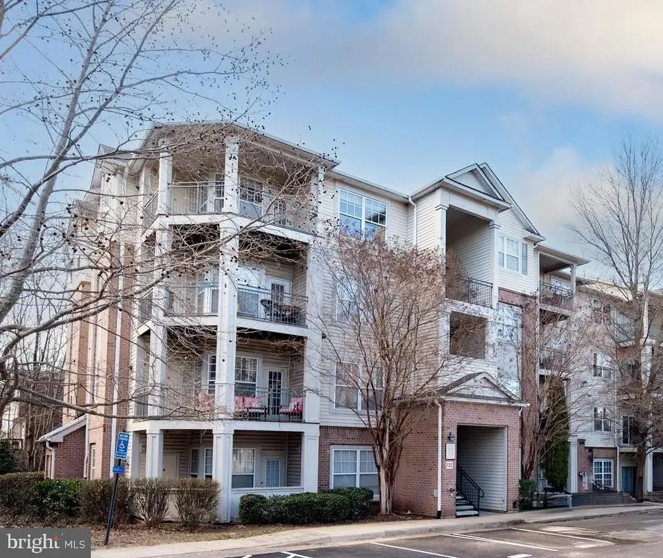12112 Garden Grove Cir #201, Fairfax, VA 22030 - #1