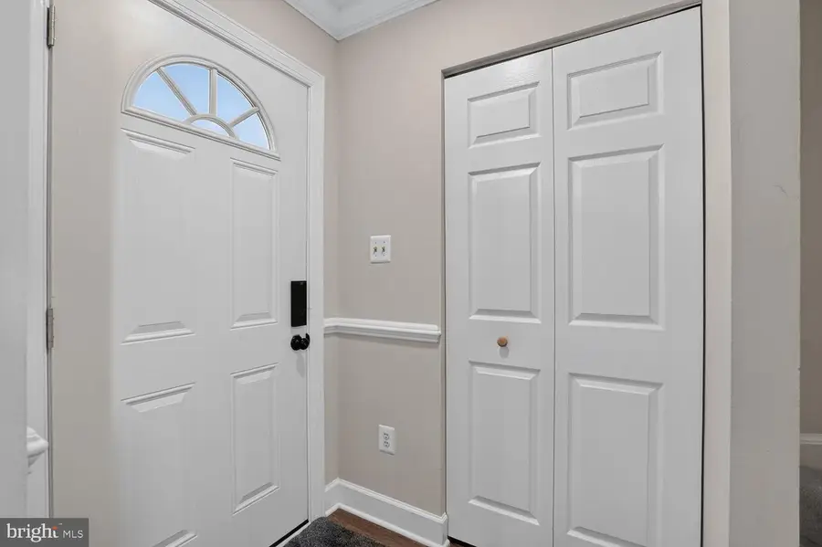 858 Dogwood Ct, Herndon, VA 20170 - #2