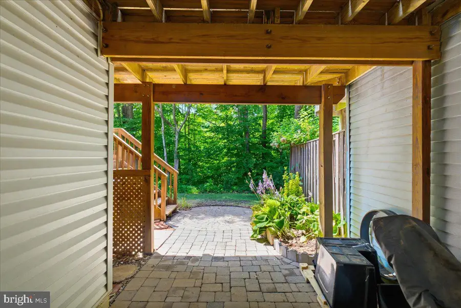 6090 Joust Ln, Alexandria, VA 22315 - #3