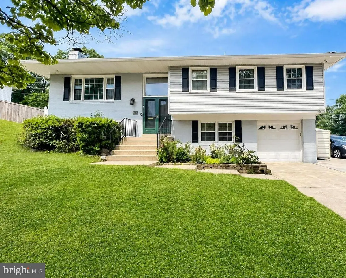 8237 Smithfield Ave, Springfield, VA 22152 - #1
