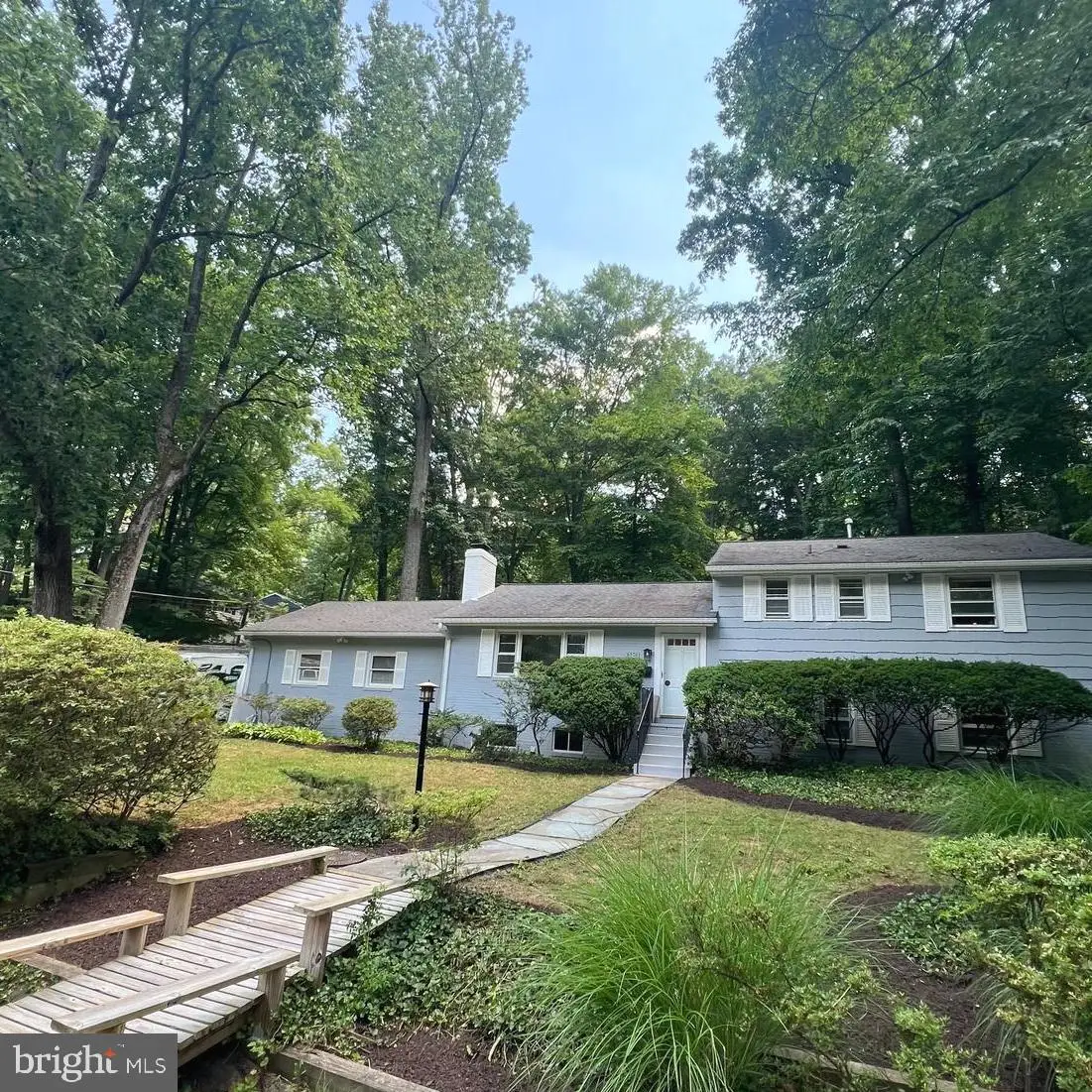 6501 Lakeview Dr, Falls Church, VA 22041 - #1