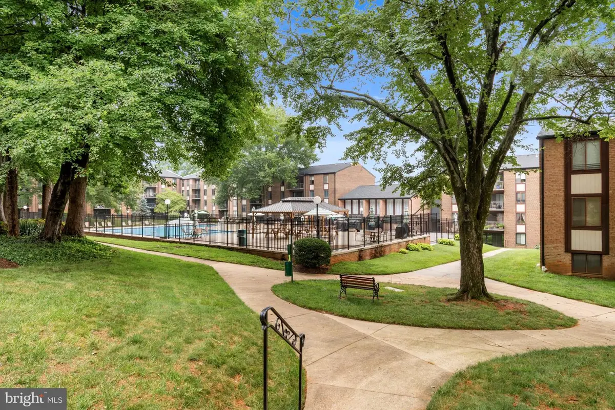 9721 Kings Crown Ct #202, Fairfax, VA 22031 - #1