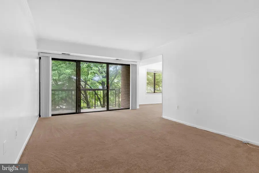 9721 Kings Crown Ct #202, Fairfax, VA 22031 - #3