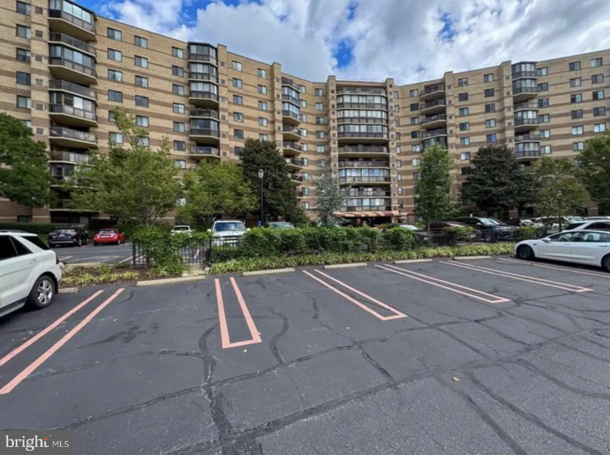 8340 Greensboro Dr #708, McLean, VA 22102 - #1