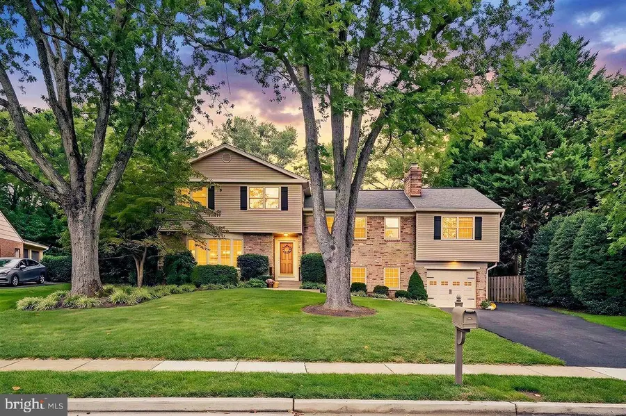 8122 Birnam Wood Dr, McLean, VA 22102 - #2