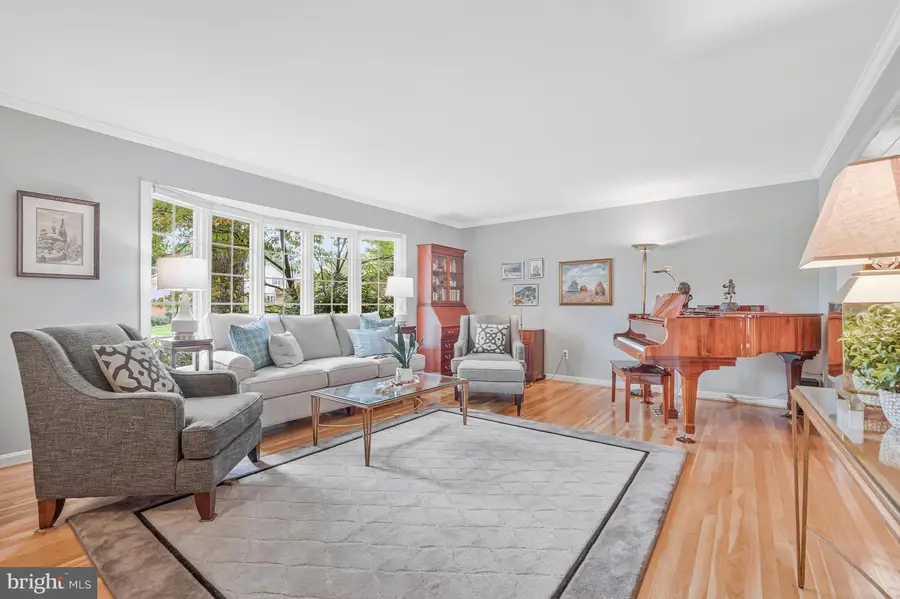 8122 Birnam Wood Dr, McLean, VA 22102 - #3