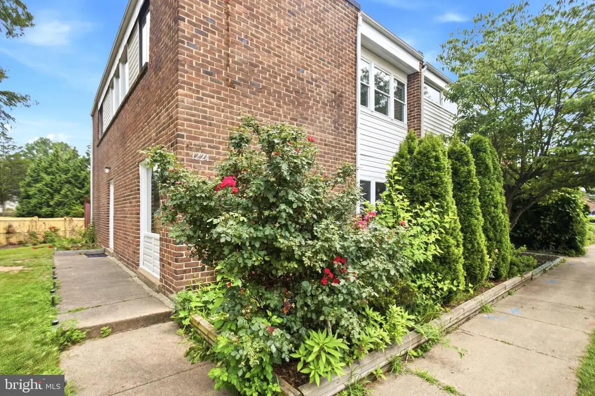 1224 Magnolia Ln, Herndon, VA 20170 - #1