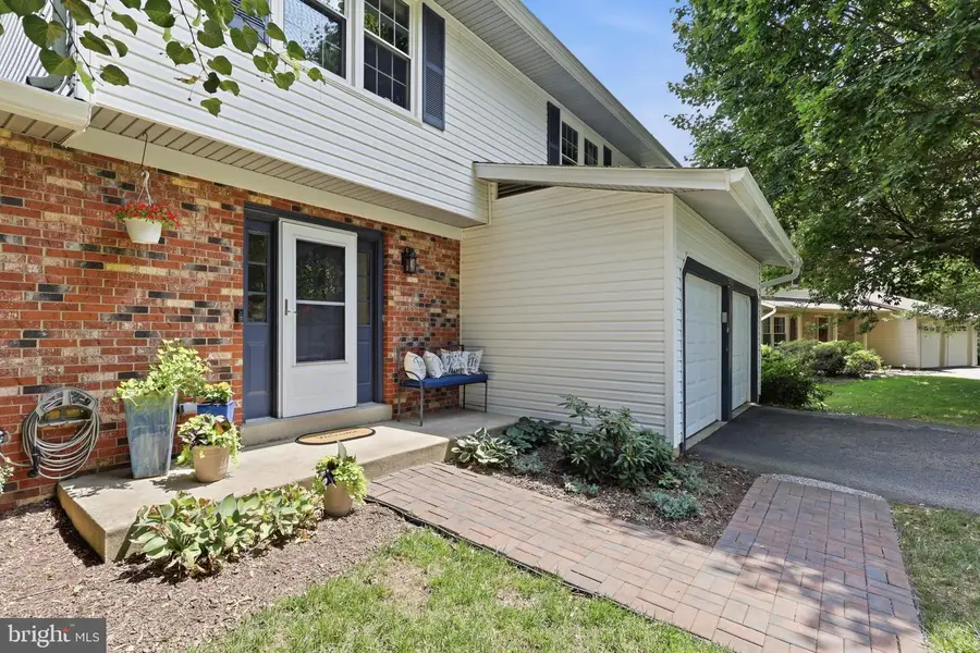 9825 Wolcott Dr, Burke, VA 22015 - #3