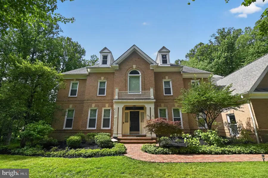 10301 Forest Maple Rd, Vienna, VA 22182 - #3