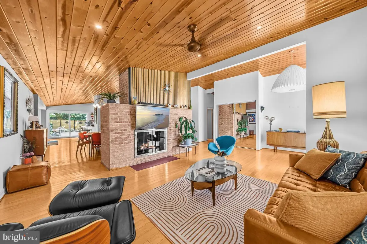 8801 Camden St, Alexandria, VA 22308 - #1