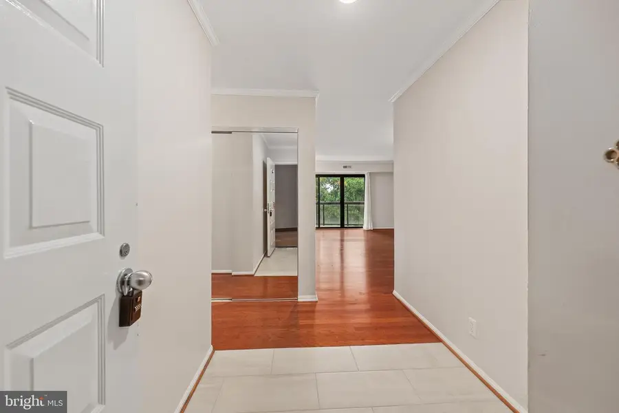8370 Greensboro Dr #402, McLean, VA 22102 - #3