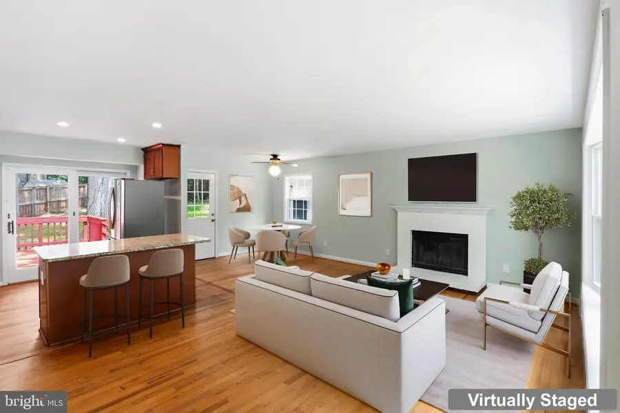 10922 Decatur Dr, Fairfax, VA 22030 - #2