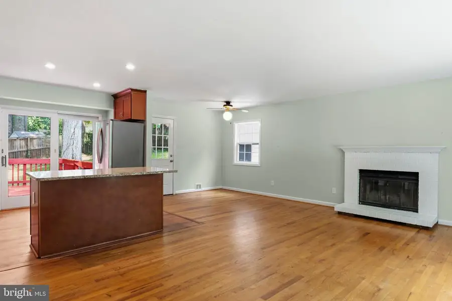 10922 Decatur Dr, Fairfax, VA 22030 - #3