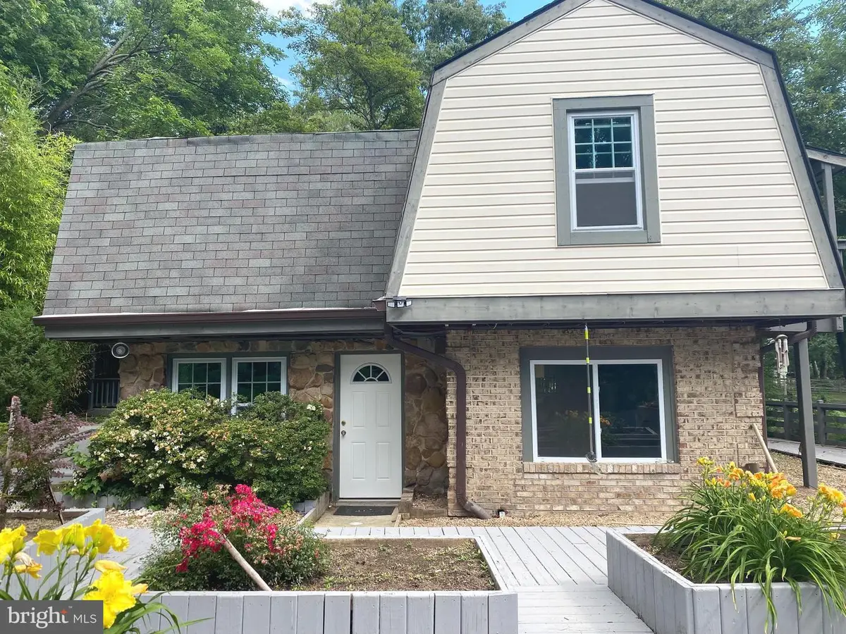 1002 Charlton Pl, Herndon, VA 20170 - #1