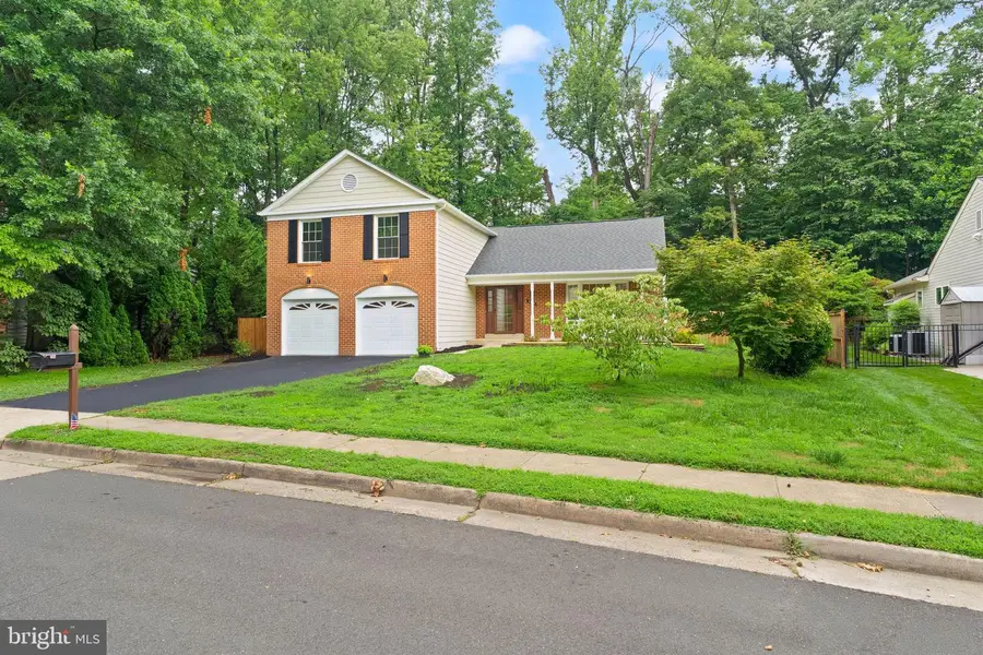 6390 Phillip Ct, Springfield, VA 22152 - #2