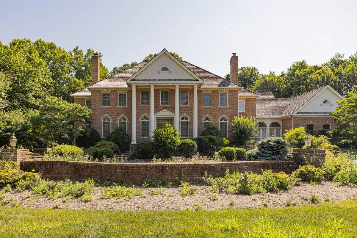 731 Utterback Store Rd, Great Falls, VA 22066 - #1