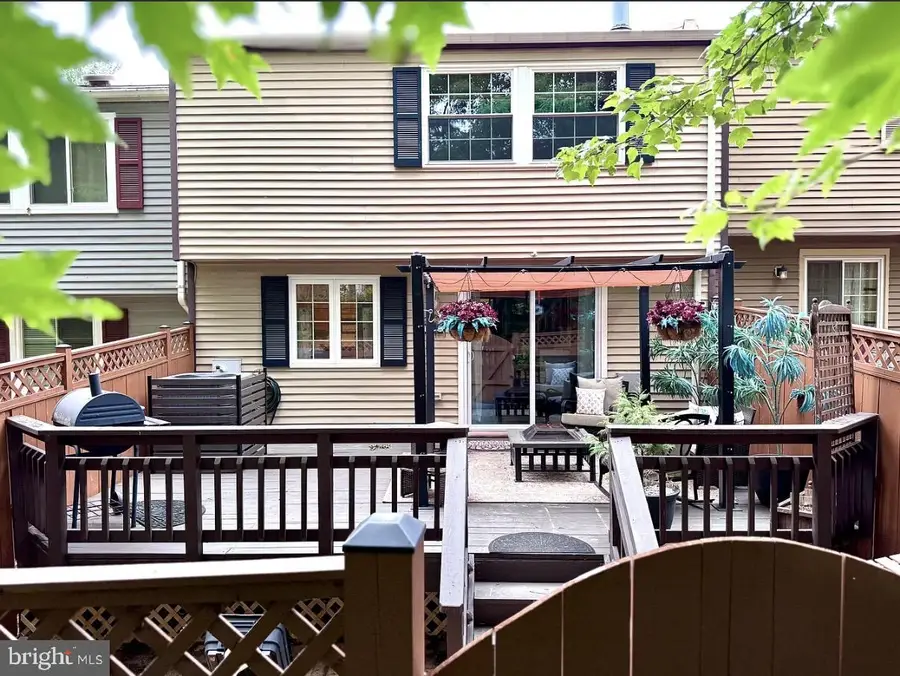7315 Golden Horseshoe Ct, Springfield, VA 22153 - #2