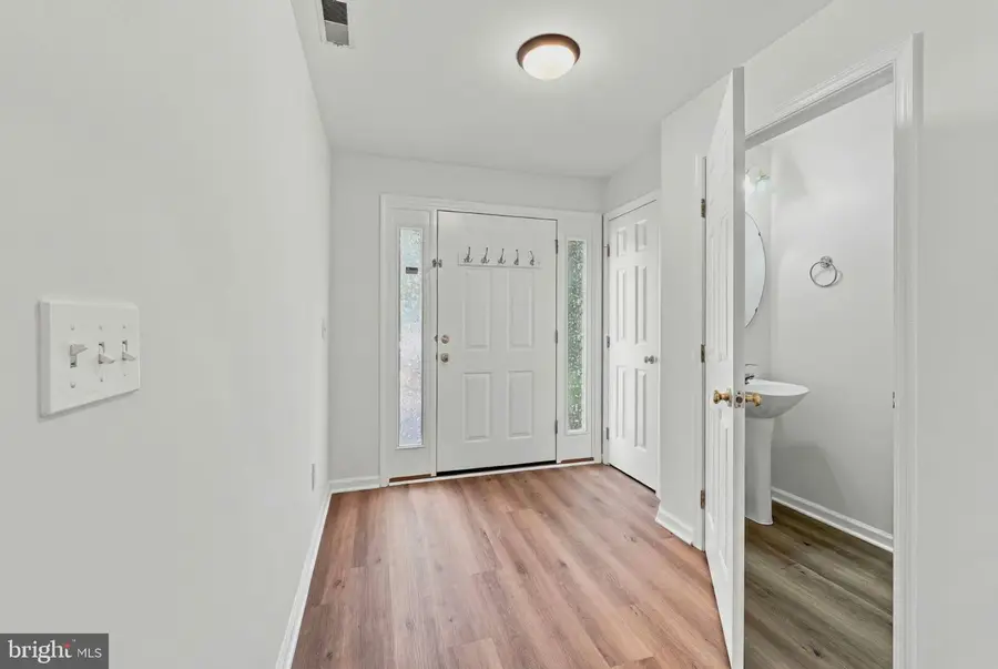 14247 Glade Spring Dr, Centreville, VA 20121 - #2