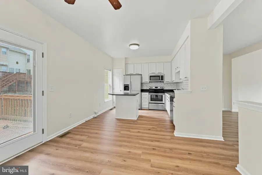 14247 Glade Spring Dr, Centreville, VA 20121 - #3