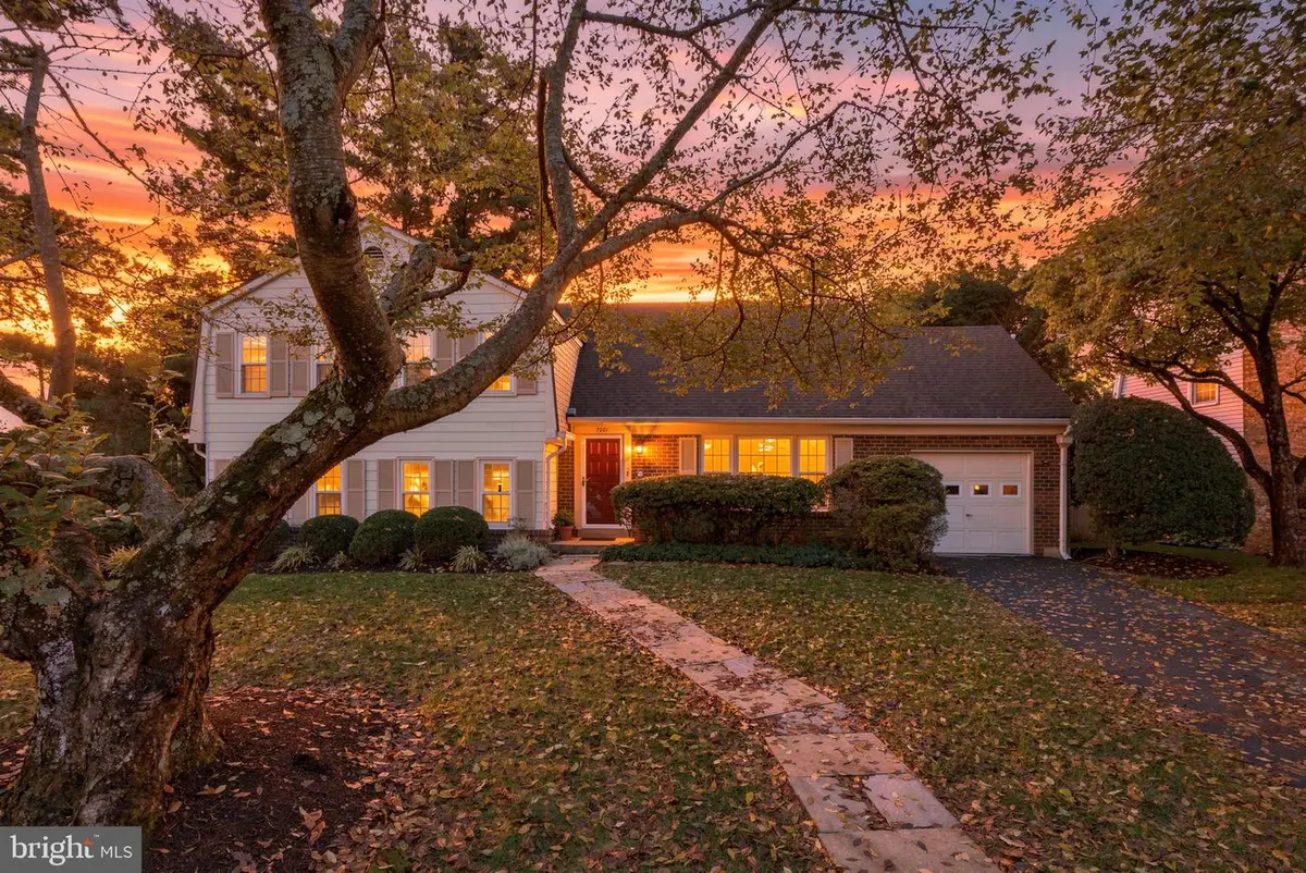 7001 Old House Rd, McLean, VA 22101 - #1