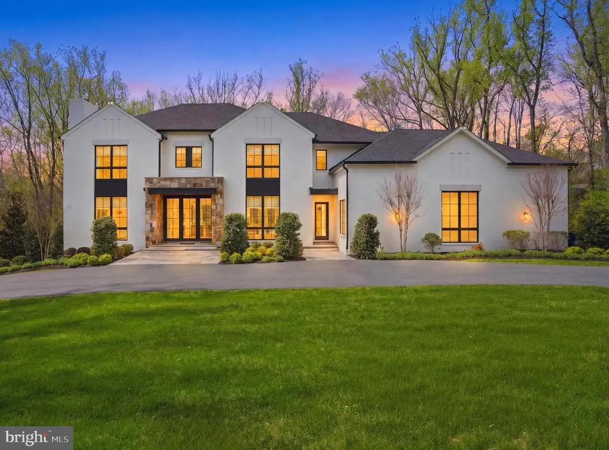 938 Saigon Rd, McLean, VA 22102 - #1