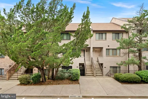 3881 Steppes Ct #b, FALLS CHURCH, VA 22041