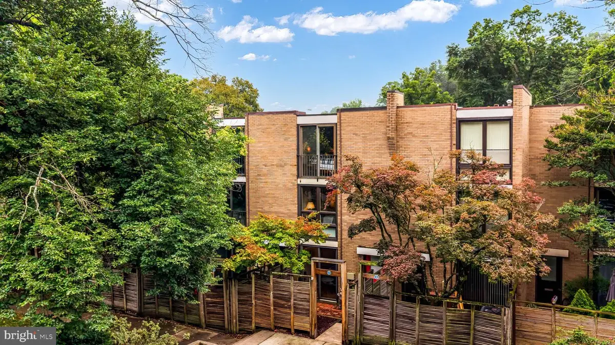 11471 W Washington Plz W, Reston, VA 20190 - #1
