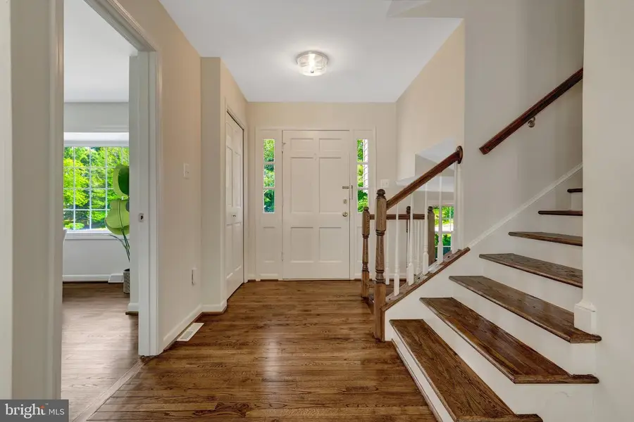 9924 Corsica St, Vienna, VA 22181 - #3
