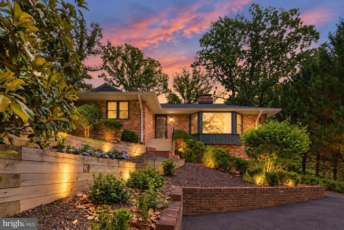 7207 Fort Hunt Rd, Alexandria, VA 22307 - #1