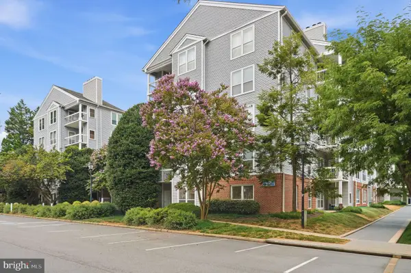 3176 Summit Square Dr #4-a2, OAKTON, VA 22124