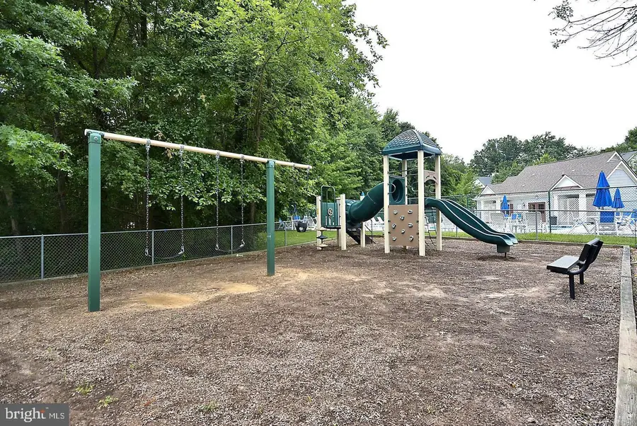 7505 Calderon Ct #j, Alexandria, VA 22306 - #3