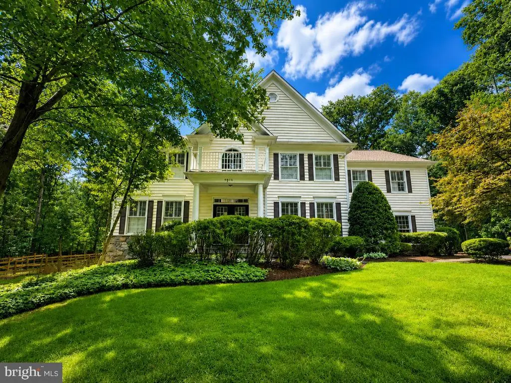 9704 Mill Run Dr, Great Falls, VA 22066 - #1