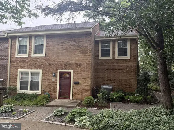 2172 Golf Course Dr, RESTON, VA 20191
