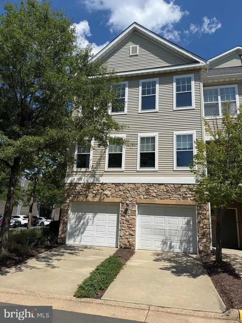 13379 Connor Dr #t, Centreville, VA 20120 - #2