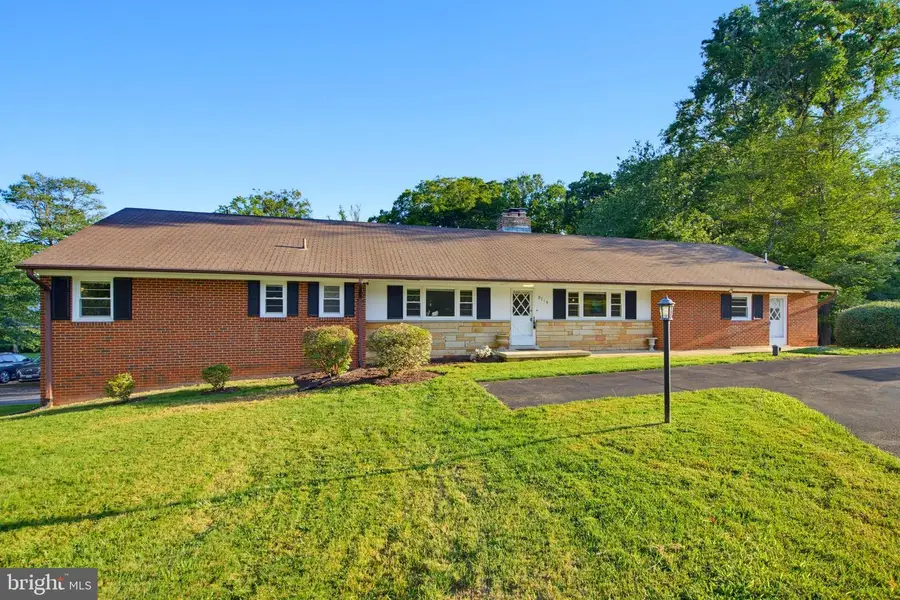 8715 Cherry Dr, Fairfax, VA 22031 - #2