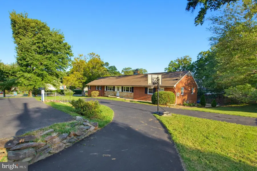 8715 Cherry Dr, Fairfax, VA 22031 - #3