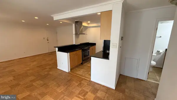 2911 Charing Cross Rd #6, FALLS CHURCH, VA 22042