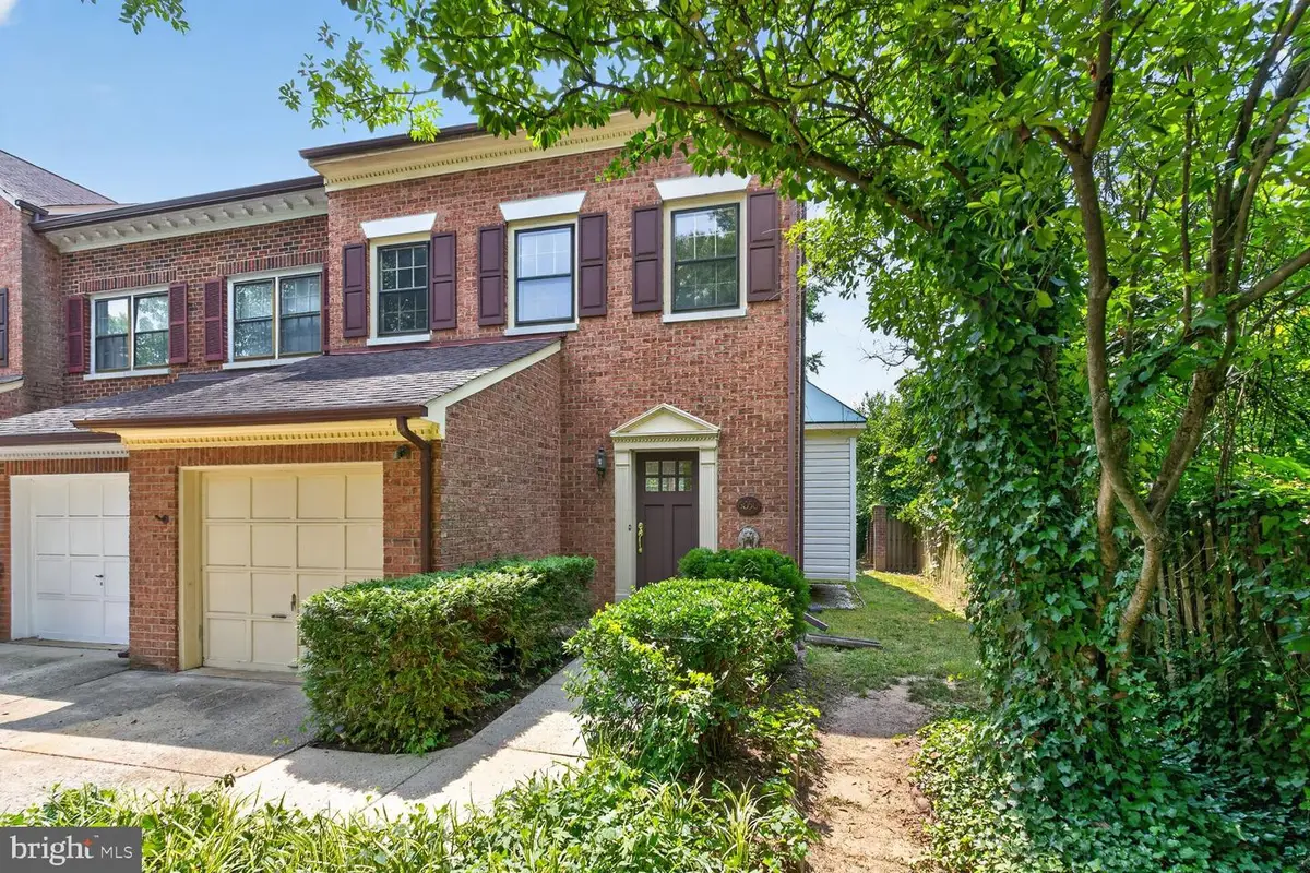 6050 Estates Dr, Alexandria, VA 22310 - #1