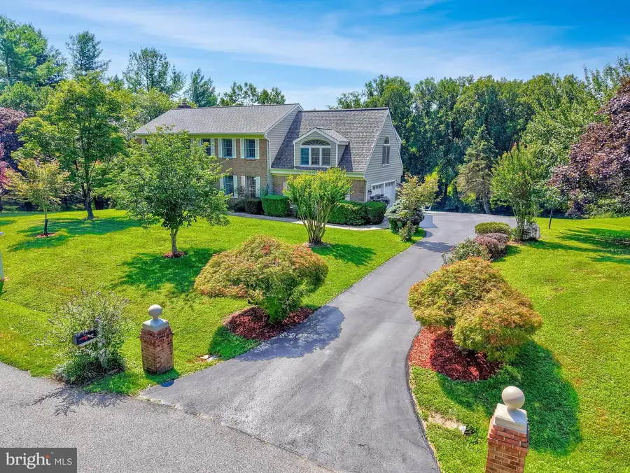 10915 Belgravia Ct, Great Falls, VA 22066 - #2