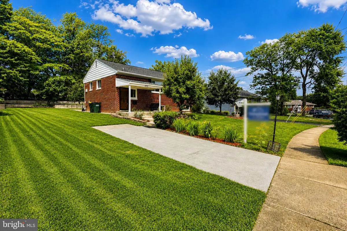 5712 Ash Dr, Springfield, VA 22150 - #1